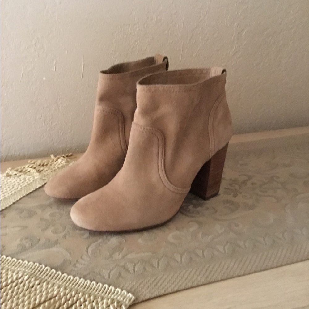 Tory burch Lindsay suede boties sz.7 $125